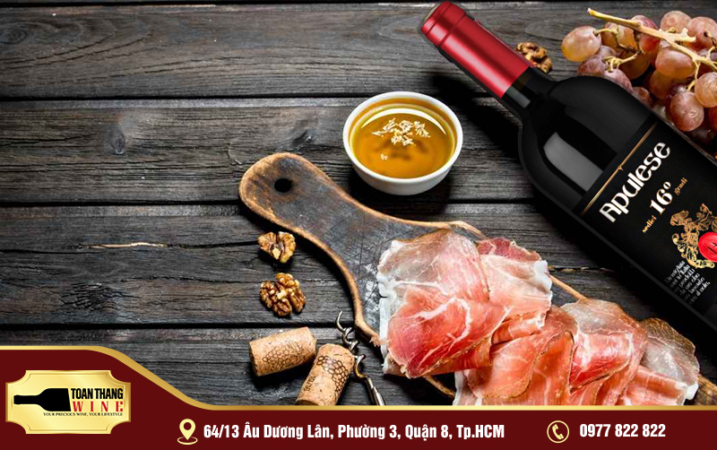 kết hợp rượu vang cùng thịt heo iberico